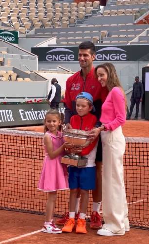 Jelena Djokovic, Novak’s wife to commemorate her husband’s victory at the US Open in 2023 has launched the charitable clothing line “Pure Happiness”